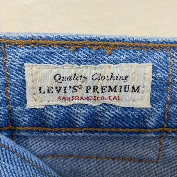 LEVI’S / 501 Medium Washed Cutoff Denim Shorts Size 26 - Picture 3 of 12